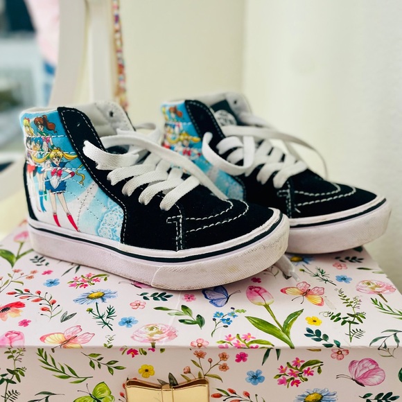 Vans - Picture 3 of 5